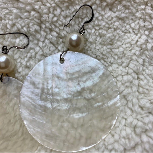 Mother of Pearl Disc Earrings - Picture 4 of 7